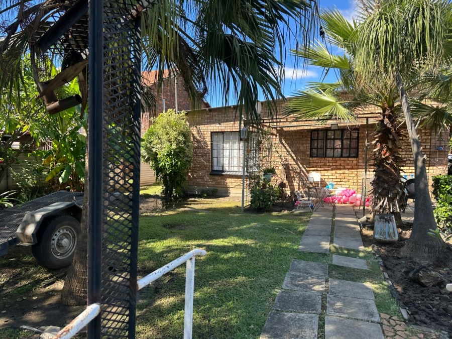 6 Bedroom Property for Sale in Oos Einde North West